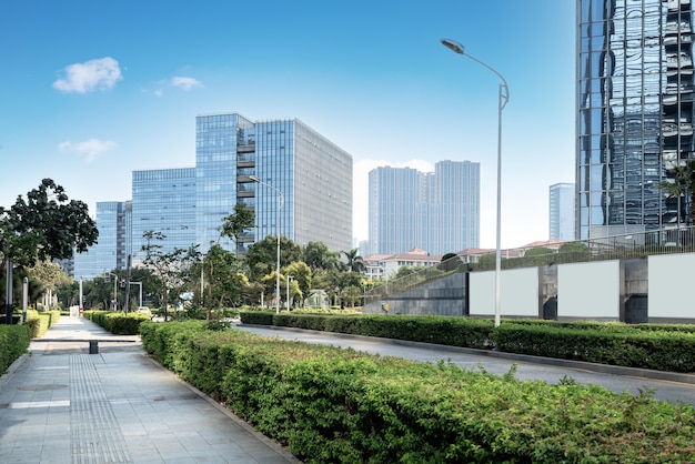 Quartiere centrale degli affari, strade e grattacieli, Xiamen, Cina.