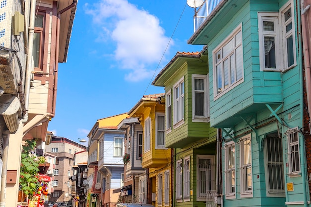 Quartiere di Istanbul con case colorate