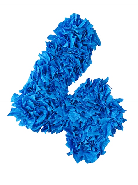 Quattro, numero fatto a mano 4 da frammenti di carta blu isolati su bianco