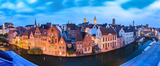 Quay Graslei al mattino città di Gand in Belgio