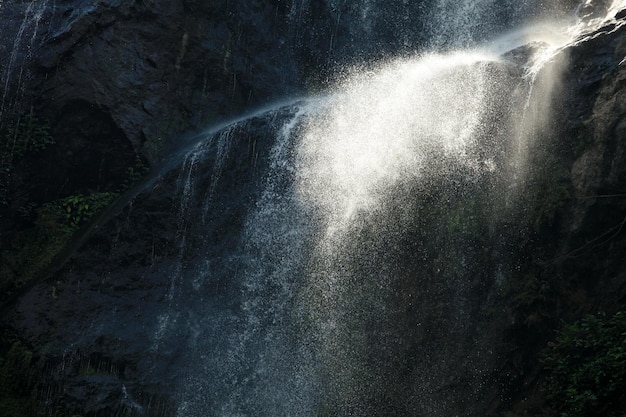 Questa immagine è una cascata