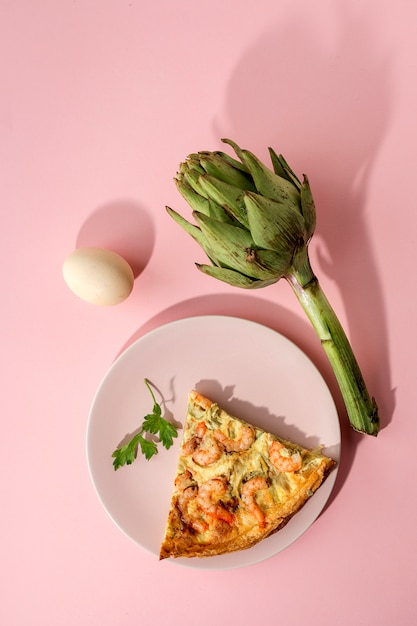 Quiche fatta in casa con verdure e gamberi