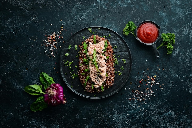 Quinoa con tonno e semi di chia Superfood Cibo sano Vista dall'alto Spazio libero per il testo