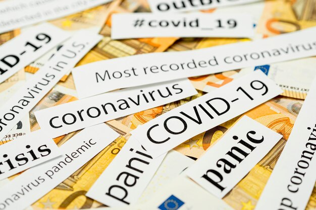 Quotidiani titoli di coronavirus sul denaro