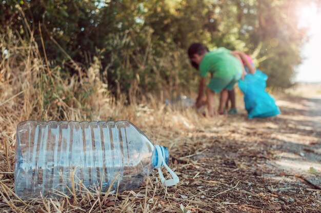 Raccolta dei rifiuti nel parco