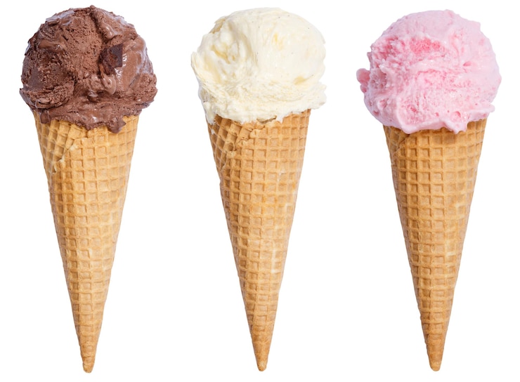 Foto raccolta di gelato scoop sundae cono gelato al cioccolato alla vaniglia isolato su bianco