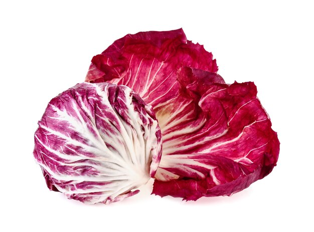 Radicchio, insalata rossa isolata su sfondo bianco