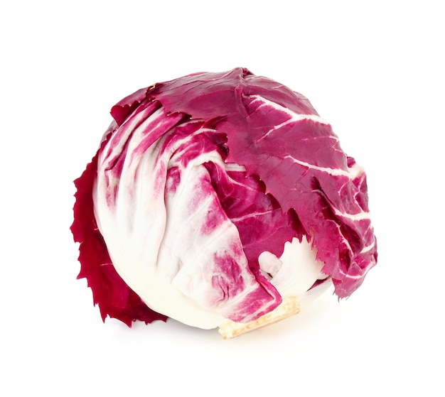 Radicchio (insalata rossa) isolato