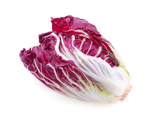 Radicchio isolato su bianco