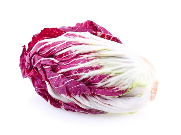 Radicchio isolato su bianco