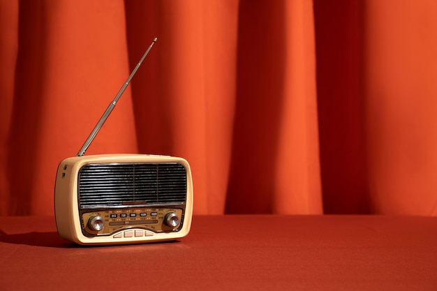 Radio d'epoca al negozio dell'usato