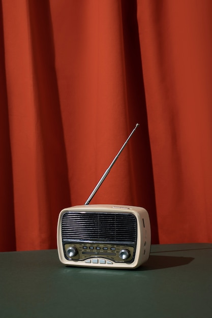 Radio d'epoca al negozio dell'usato