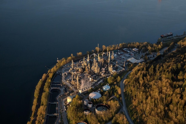 Raffineria di petrolio a Vancouver British Columbia Canada