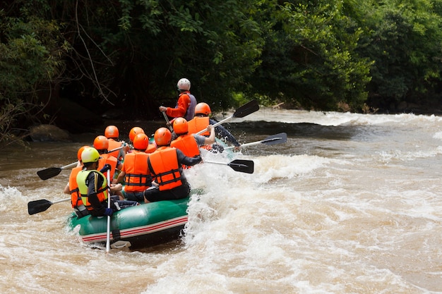 Rafting nel fiume Khek, nel nord della Thailandia