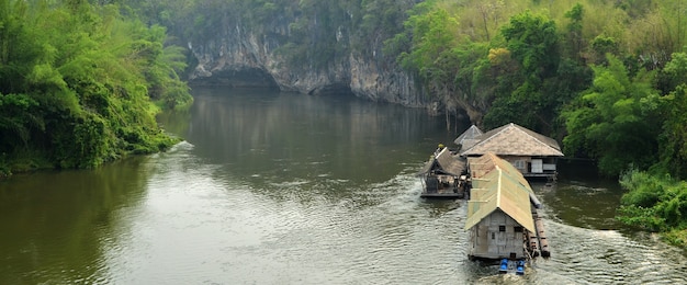 Rafting sul fiume Kwa, Kanchanaburi, in Tailandia