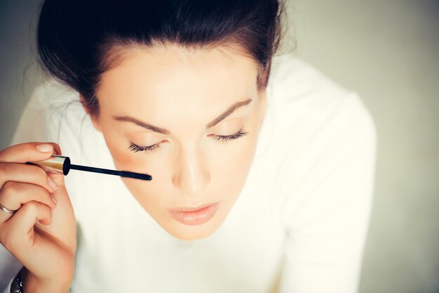 Ragazza carina con il mascara