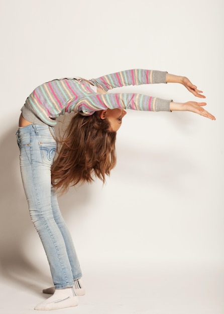 Ragazza che fa ginnastica