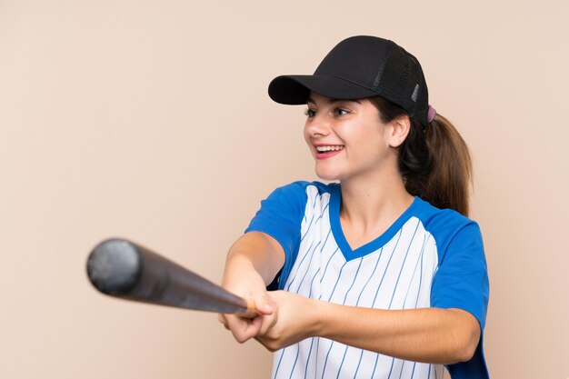 Ragazza che gioca a baseball