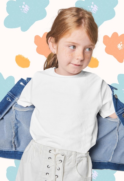 Ragazza che indossa una maglietta png con una giacca denim