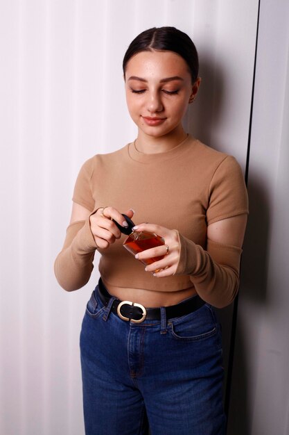 ragazza che posa per una foto di una donna d'affari