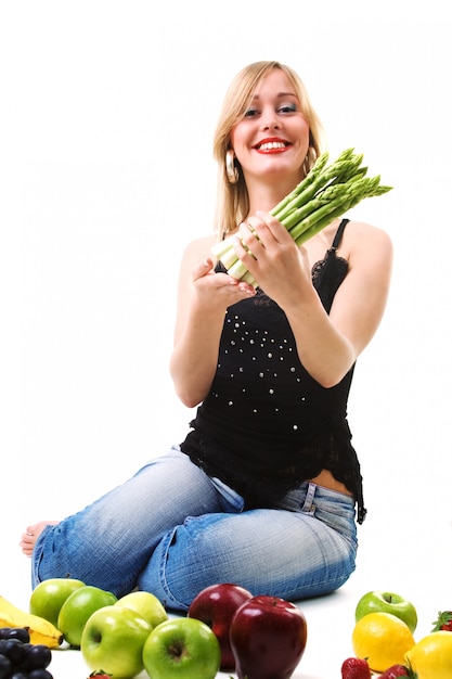 ragazza con asparagi