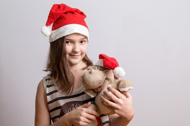 Ragazza con cappello santa