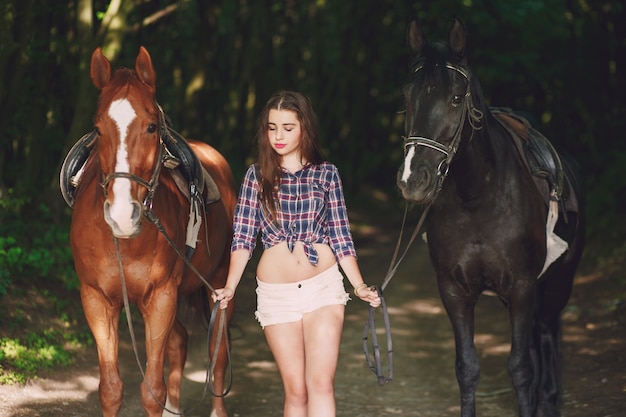 Ragazza con cavallo