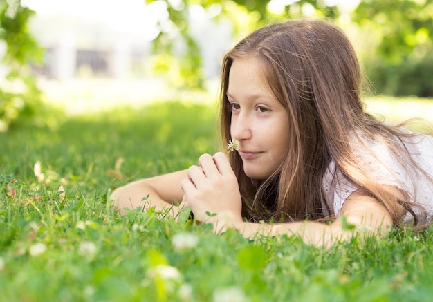 Ragazza con fiori