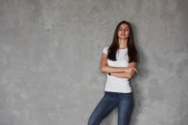 Ragazza con i capelli lunghi