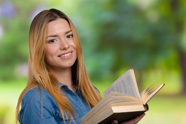 Ragazza con i libri