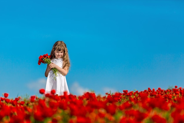 Ragazza con i papaveri