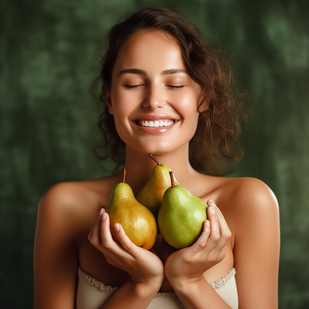 ragazza con le pere in mano con sfondo verde