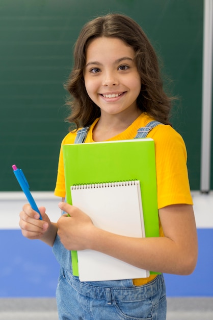 Ragazza con libri