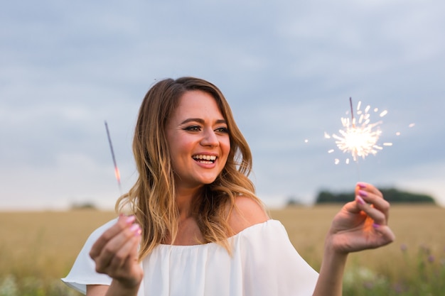 Ragazza con lo sparkler