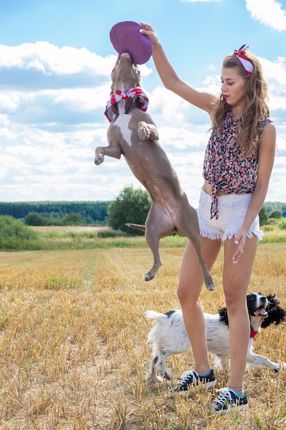 Ragazza con un cane