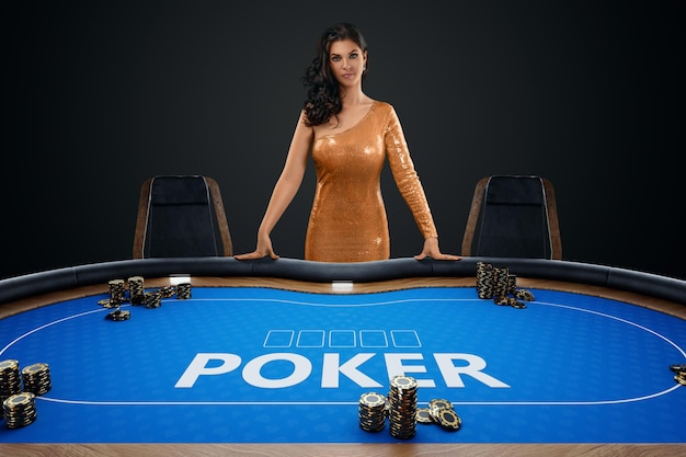 Ragazza croupier al tavolo da poker poker room Gioco di poker casino Texas hold'em gioco online giochi di carte Stile rivista di design moderno