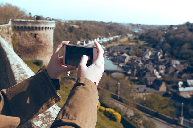 Ragazza della famosa città di Dinan