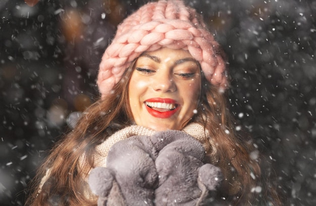 Ragazza di Natale Donna d'inverno Che soffia la neve 153