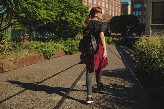 Ragazza di New York sull'HighLine Park