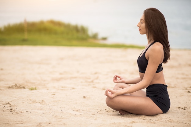 Ragazza di yoga