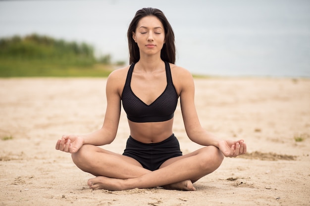 Ragazza di yoga