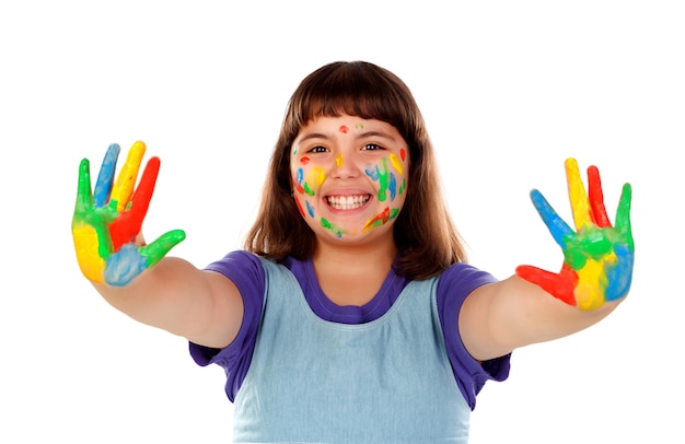 Ragazza divertente con le mani e la faccia piena di vernice