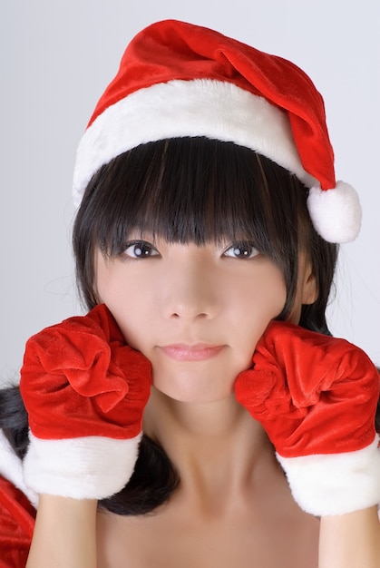 Ragazza dolce di Natale di asiatici, ritratto del primo piano.