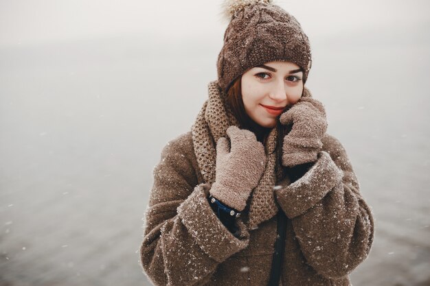 Ragazza e neve