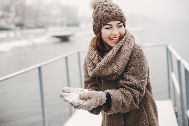 Ragazza e neve