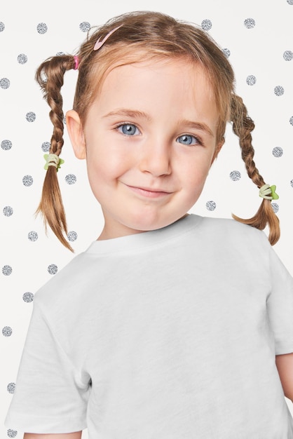 Ragazza in maglietta png mockup studio shoot
