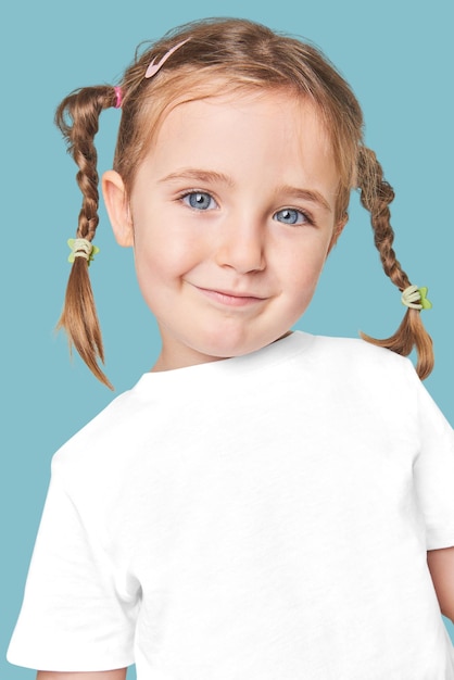 Ragazza in maglietta png mockup studio shoot
