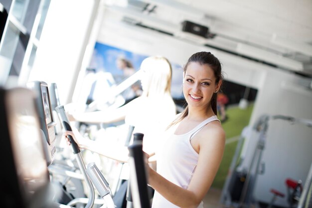 Ragazza in palestra