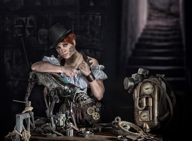 Ragazza steampunk con il suo animale domestico meccanico