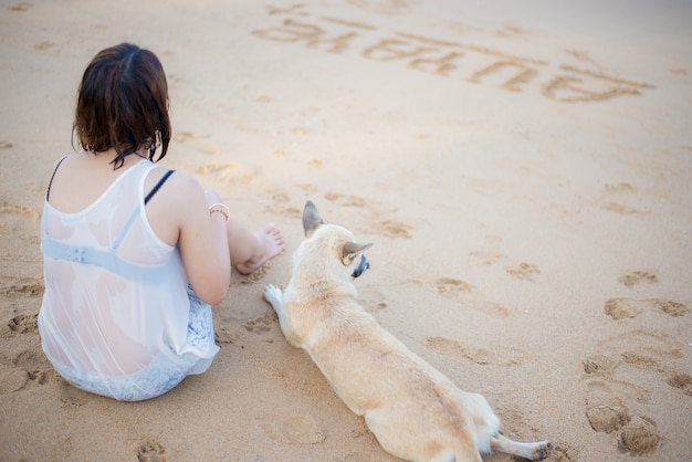 Ragazza sulla spiaggia